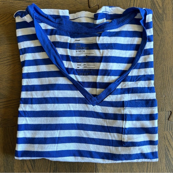 Like New! | Gap | Blue/White Strip Essential V-Neck | Size S - Picture 5 of 8